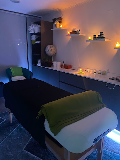 AF1QipM0K1DNtiE60vt l0xLLmYSw4KngL38ozv1Y3wvw408 h544 k no